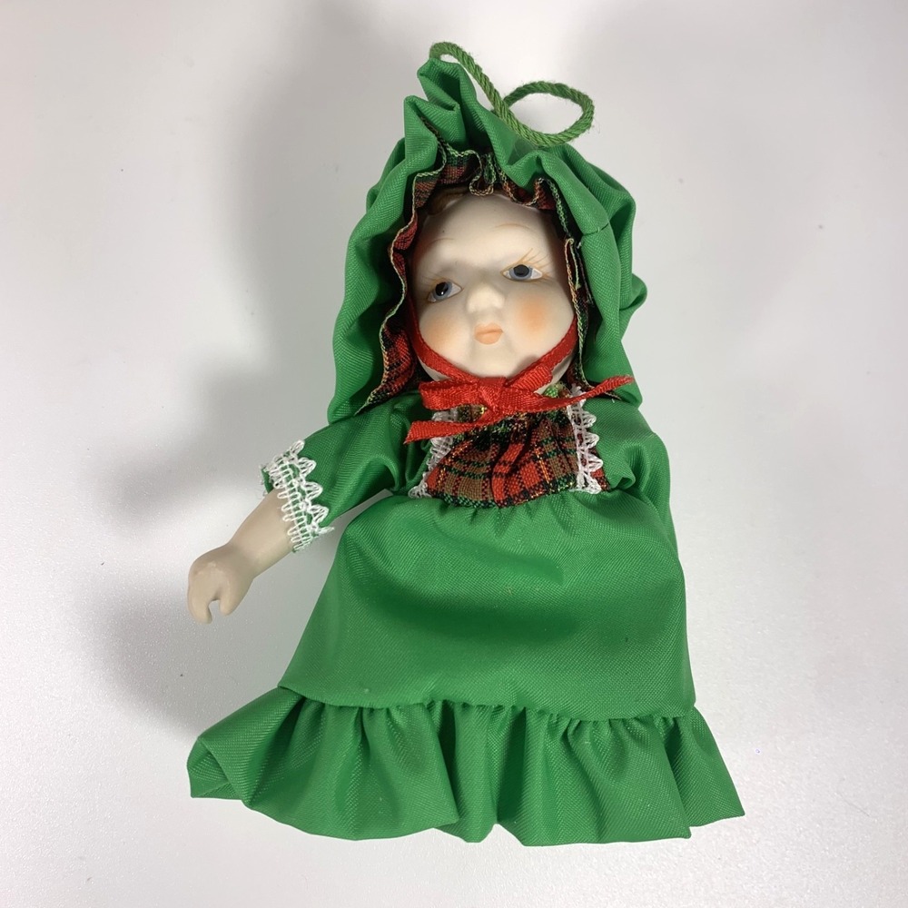 Hallmark 1984 Vintage Keepsake‎ "Amanda" Christmas Tree Ornament